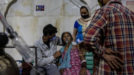 A woman with a breathing problem receives oxygen support for free at a Gurudwara (Sikh temple), amidst the spread of coronavirus disease (Covid-19), in Ghaziabad, India, April 24, 2021. (Reuters)