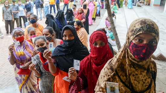 76% turnout in last phase of Bengal polls - Hindustan Times