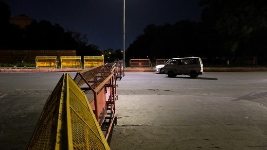 Delhi Police road barricades at India Gate circle in New Delhi, India, on Monday, April 19, 2021. (Bloomberg) Delhi Police road barricades at India Gate circle in New Delhi, India, on Monday, April 19, 2021. (Bloomberg)
