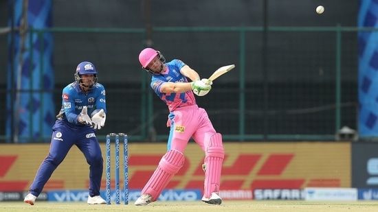 Rajasthan Royals' Jos Buttler loves batting against Mumbai Indians and on Thursday he showed just why. He scored a 32-ball top stitch a 66-run stand with Yashasvi Jaiswal for the first wicket. (IPL/Twitter)