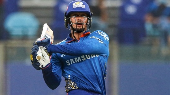 Opener Quinton de Kock put on 49 runs for the first wicket with MI skipper to get Mumbai off to a blistering start.(IPL/Twitter)