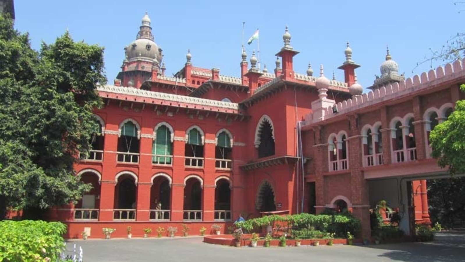 high-court-of-karnataka-bangalore-india-red-4000x1689-wallpapers