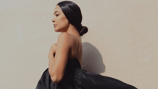 Sharing images of herself in a stunning black tent dress, Lisa shared that it her most go to comfy outfit. Since it fits great at the top and allows a lot of space below to accommodate her bump. (Instagram)