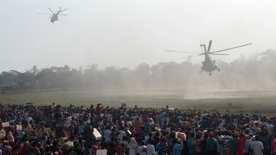 A large crowd looks at PM Narendra Modi leave in a helicopter after a public rally for West Bengal Assembly Elections, at Jaynagar, in South 24 Parganas on April 1. The Election Commission of India (ECI) was criticised for the eight-phase elections in West Bengal, which meant campaigning continued as coronavirus cases continued to rise.(Samir Jana / HT Photo)