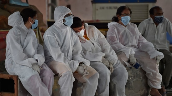 Relatives of a person who died of Covid-19 seen in mourning at Ghazipur crematorium in New Delhi, India, on Thursday, April 29, 2021. (Photo by Ajay Aggarwal / Hindustan Times)