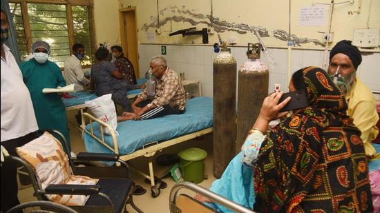 A packed Covid ward in Ludhiana civil hospital. (HT PHOTO) A packed Covid ward in Ludhiana civil hospital. (HT PHOTO)