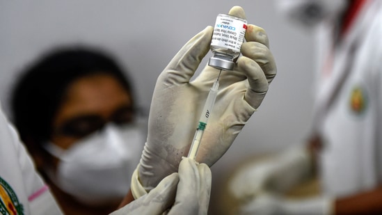 The Union government on April 19 announced that the country’s vaccination drive has been expanded to include all people above 18 years of age to receive the shot from May 1.(PTI)