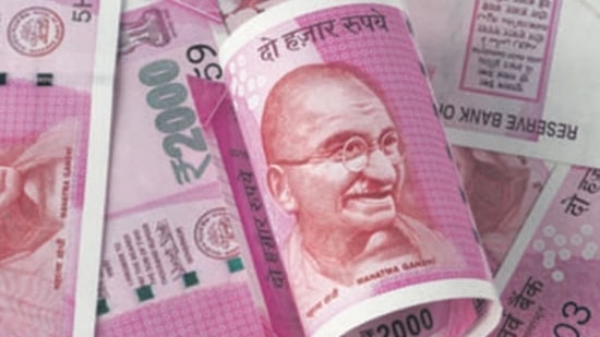 Rupee Opens On Flat Note Against Us Dollar Hindustan Times