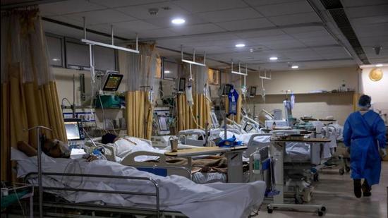 Patients suffering from the coronavirus disease are seen inside the ICU ward at Holy Family Hospital in New Delhi, India. (REUTERS) Patients suffering from the coronavirus disease are seen inside the ICU ward at Holy Family Hospital in New Delhi, India. (REUTERS)