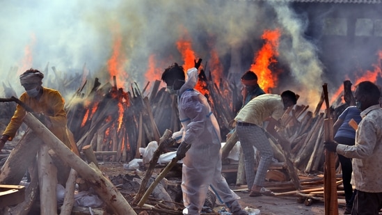 People who died of Covid-19 being cremated at Ghazipur crematorium in New Delhi, India, on Saturday, May 1, 2021. (Photo by Raj K Raj/ Hindustan Times)(Raj K Raj/HT PHOTO)