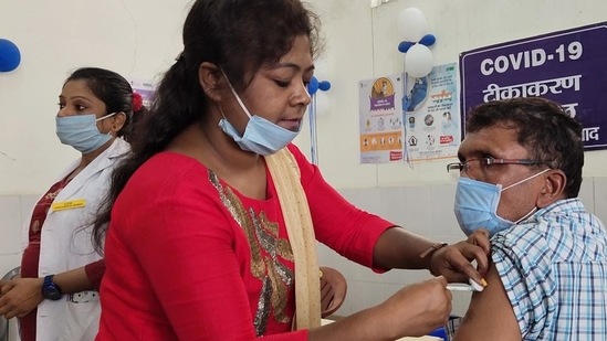 An elderly person being administered the Covid-19 vaccine at Sadar Hospital in Dhanbad in Jharkhand.(HT PHOTO) An elderly person being administered the Covid-19 vaccine at Sadar Hospital in Dhanbad in Jharkhand.(HT PHOTO)
