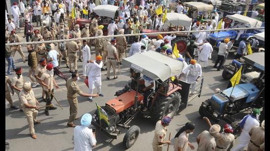 Cops hurt during protest: Over 100 farmers booked for murder bid in Patiala Cops hurt during protest: Over 100 farmers booked for murder bid in Patiala