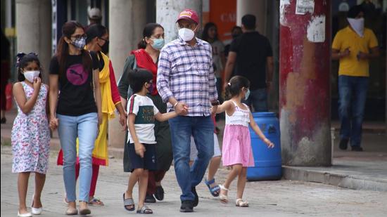As per the data provided by the police, maximum challans were issued for violating social distancing in various markets. (HT FILE PHOTO) As per the data provided by the police, maximum challans were issued for violating social distancing in various markets. (HT FILE PHOTO)