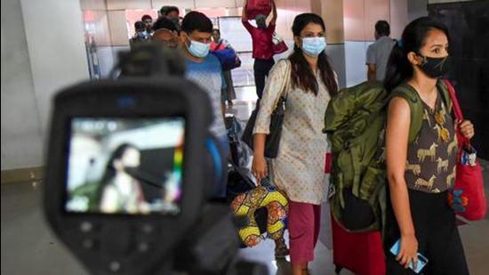 Judicial officials, medical personnel, journalists, pregnant women and patients, diplomats of foreign countries, persons holding constitutional posts will also be exempted from the purview of the curfew. Judicial officials, medical personnel, journalists, pregnant women and patients, diplomats of foreign countries, persons holding constitutional posts will also be exempted from the purview of the curfew.