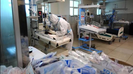 Of the 159 deaths in April, 95 persons were above 60 years of age, while 46 persons were between 46-60. Of the total cases, 95% (18,572) cases came from urban areas, while 834 cases were from rural areas (File Photo) Of the 159 deaths in April, 95 persons were above 60 years of age, while 46 persons were between 46-60. Of the total cases, 95% (18,572) cases came from urban areas, while 834 cases were from rural areas (File Photo)