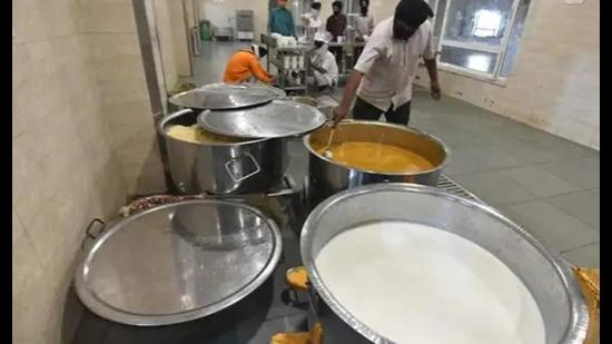 Sikh man provides ‘langar on wheels’ to needy during pandemic in Nagpur