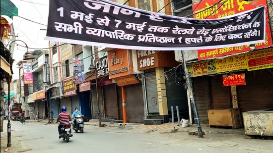 People remained indoors and most private vehicles remained off the roads in Rohtak, Sonepat, Hisar, Sirsa, Fatehabad and Jhajjar districts on Saturday. (Manoj Dhaka/HT)