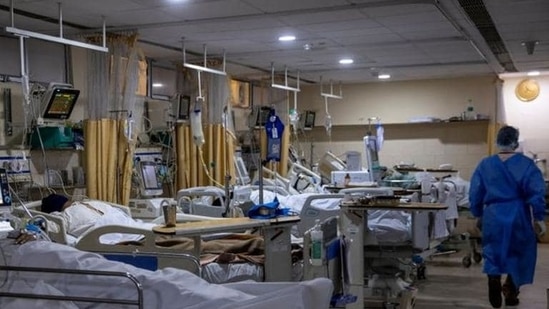 Several hospitals in Delhi continue to grapple with a shortage of oxygen, as coronavirus cases continue to spike every passing day. Several hospitals in Delhi continue to grapple with a shortage of oxygen, as coronavirus cases continue to spike every passing day.