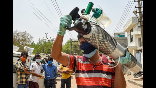 In view of spike in Covid cases, corona curfew, which has to end at 7am on Monday, May 3 stands extended till 7am on Thursday, May 6 in four districts of Srinagar, Baramulla, Budgam and Jammu. (HT file) In view of spike in Covid cases, corona curfew, which has to end at 7am on Monday, May 3 stands extended till 7am on Thursday, May 6 in four districts of Srinagar, Baramulla, Budgam and Jammu. (HT file)