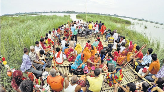 Crossing the Ganga with pilgrims at Sultanganj, Bihar. (Siddharth Agarwal) Crossing the Ganga with pilgrims at Sultanganj, Bihar. (Siddharth Agarwal)