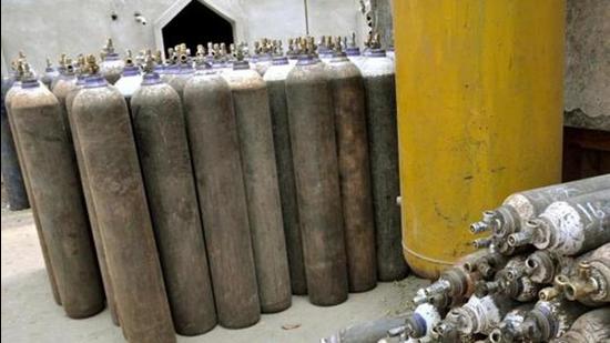 Patna-April.15,2021-Oxygen cylinders outside of Patna Medical College & Hospital in Patna. Bihar India on Thursday April.15,2021.(Photo by Santosh Kumar /Hindustan Times) Patna-April.15,2021-Oxygen cylinders outside of Patna Medical College & Hospital in Patna. Bihar India on Thursday April.15,2021.(Photo by Santosh Kumar /Hindustan Times)
