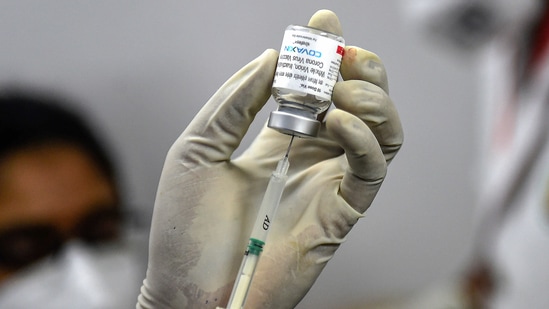 "Corona vaccine will be given to journalists on priority basis in the state," Bihar CM Nitish Kumar tweeted. (File Photo)