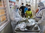Health workers serve food to Covid-19 patients, during the second wave of the coronavirus pandemic in Bengaluru, Friday, April 30, 2021.(PTI) Health workers serve food to Covid-19 patients, during the second wave of the coronavirus pandemic in Bengaluru, Friday, April 30, 2021.(PTI)