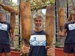 Milind Soman restores shoulder posture with mugdar, gets ready to donate plasma(Instagram/milindrunning) Milind Soman restores shoulder posture with mugdar, gets ready to donate plasma(Instagram/milindrunning)