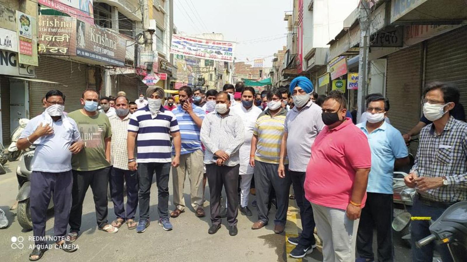 Punjab traders protest against closure of shops due to Covid-19 ...