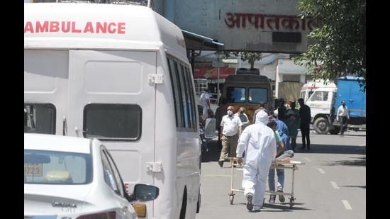 The locally made injections are cheaper and the experts’ committee has advised doctors to prescribe these equally effective medicines. (HT file photo)