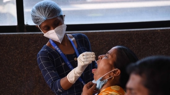 Medics take swab sample for Covid-19 testing. (Bachchan Kumar/HT Photo)