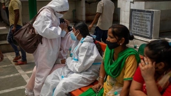 By adopting proper preventive measures the possibility of the infection can be reduced to an average of just two-and-a-half people per infected individual.&nbsp;(AP Photo/Altaf Qadri)(AP)