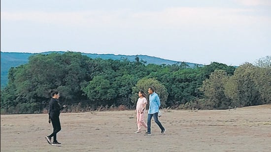 Industrialist Anil Ambani spotted at a golf course taking a walk at the ‘The Club’ ground in Mahabaleshwar without a mask. (HT PHOTO) Industrialist Anil Ambani spotted at a golf course taking a walk at the ‘The Club’ ground in Mahabaleshwar without a mask. (HT PHOTO)