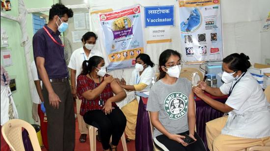 Covid vaccination for the beneficiaries in the age group of 18 to 44 years at the Chinchwad Premlok park on the weekend ending May 2, 2021. (HT PHOTO) Covid vaccination for the beneficiaries in the age group of 18 to 44 years at the Chinchwad Premlok park on the weekend ending May 2, 2021. (HT PHOTO)