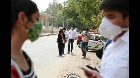 Delhi University students have been saving lives of critical patients by providing them verified leads of oxygen cylinders, plasma donors and ICU beds. (Photo: Manoj Verma / HT)