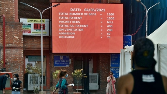 Experts and officials said this is happening mostly since hospitals are too stretched and have been unable to update their vacancies and occupancy data. (Photo by Sanjeev Verma/ Hindustan Times) (Sanjeev Verma/HT PHOTO) Experts and officials said this is happening mostly since hospitals are too stretched and have been unable to update their vacancies and occupancy data. (Photo by Sanjeev Verma/ Hindustan Times) (Sanjeev Verma/HT PHOTO)
