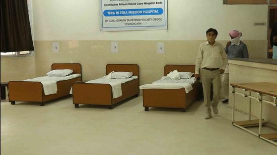 The Sri Guru Granth Sahib Society that set up a 50-bed centre at Bal Bhawan in Sector 23 has also been allotted the Infosys Red Cross Sarai in Sector 12 to urgently set up a 100-bed centre with oxygen facility. (HT FILE PHOTO) The Sri Guru Granth Sahib Society that set up a 50-bed centre at Bal Bhawan in Sector 23 has also been allotted the Infosys Red Cross Sarai in Sector 12 to urgently set up a 100-bed centre with oxygen facility. (HT FILE PHOTO)