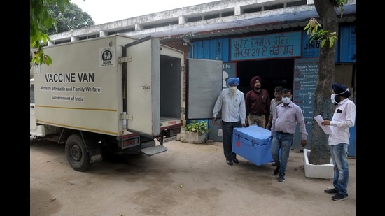 Covid-19 vaccine being dispatched to various districts of Punjab from Chandigarh. (Ravi Kumar/HT) Covid-19 vaccine being dispatched to various districts of Punjab from Chandigarh. (Ravi Kumar/HT)