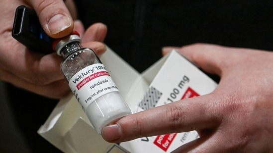 India on Tuesday registered a slight dip in Covid-19 cases as it recorded 3,57,229 new coronavirus infections in the last 24 hours, according to the union health ministry.(AFP) India on Tuesday registered a slight dip in Covid-19 cases as it recorded 3,57,229 new coronavirus infections in the last 24 hours, according to the union health ministry.(AFP)