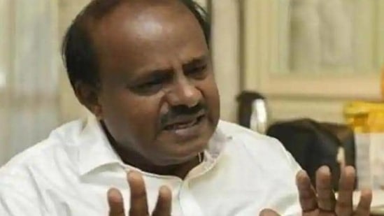 Kumaraswamy informed Modi that Mysuru and Chamarajanagar districts require 70 tonnes of oxygen on a daily basis due to their volume of cases and severity of infections. Kumaraswamy informed Modi that Mysuru and Chamarajanagar districts require 70 tonnes of oxygen on a daily basis due to their volume of cases and severity of infections.