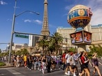Pedestrians walk along the Las Vegas Strip in Las Vegas, Nevada as fresh cases fall in US. (Bloomberg) Pedestrians walk along the Las Vegas Strip in Las Vegas, Nevada as fresh cases fall in US. (Bloomberg)