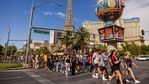 Pedestrians walk along the Las Vegas Strip in Las Vegas, Nevada as fresh cases fall in US. (Bloomberg) Pedestrians walk along the Las Vegas Strip in Las Vegas, Nevada as fresh cases fall in US. (Bloomberg)