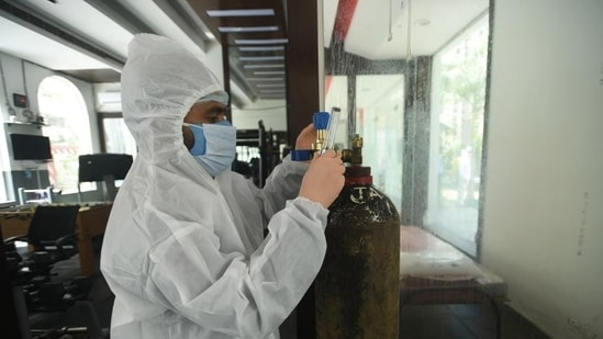 The virus, which has killed 226,188 people and infected more than 20 million people in the country, continues to ravage the lives of millions. ( Sunil Ghosh / Hindustan Times) The virus, which has killed 226,188 people and infected more than 20 million people in the country, continues to ravage the lives of millions. ( Sunil Ghosh / Hindustan Times)