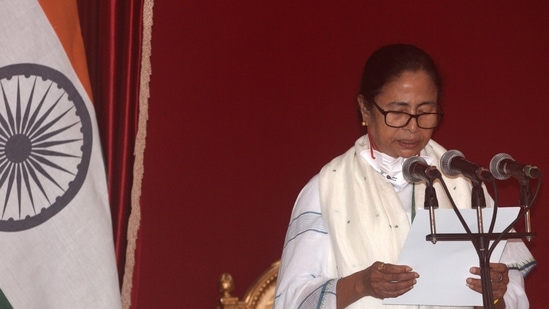 Mamata Banerjee was sworn-in by governor Jagdeep Dhankhar at 10.45am. (Photo by Samir Jana/Hindustan Times)(Samir Jana/HT Photo)