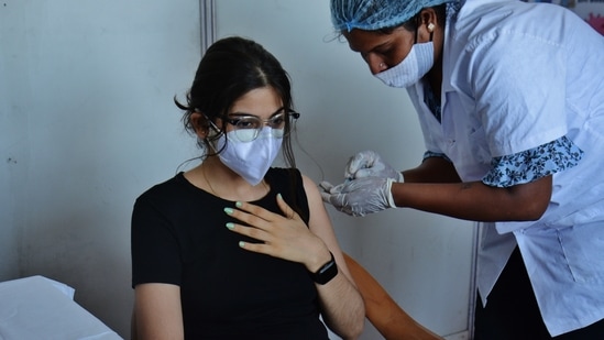 A woman is inoculated during Phase 3 of Covid-19 vaccinations at Global Hospital vaccination centre in Balkum, Thane on May 4. Since May 1, Maharashtra has inoculated 304,574 beneficiaries, including some in the 18-44 age group, as compared to 242,000 vaccinations per day in the last 15 days of April, HT reported.(Praful Gangurde / HT Photo)
