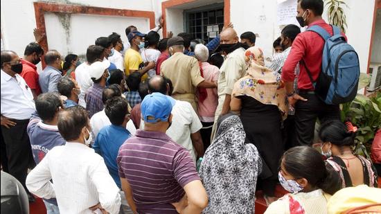 Several incidents of violence and commotion were reported from hospitals in Bihar, where relatives of Covid patients went on a rampage alleging medical negligence and shortage of life-saving drugs and oxygen. Several incidents of violence and commotion were reported from hospitals in Bihar, where relatives of Covid patients went on a rampage alleging medical negligence and shortage of life-saving drugs and oxygen.