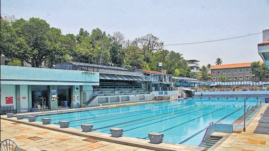 The Tilak tank now in its centenary year, featuring an Olympic-sized pool with eight lanes, and various other amenities. (RAVINDRA JOSHI/HT) The Tilak tank now in its centenary year, featuring an Olympic-sized pool with eight lanes, and various other amenities. (RAVINDRA JOSHI/HT)