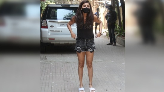 The actor opted to go sans-makeup for the day and left her side-parted hair down. (Varinder Chawla)