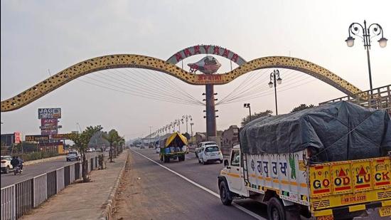The liquor vend contractor, Shokeen Wines Company, located at Agrasen Chowk in Ambala has been booked under the Disaster Management Act. (HT FILE PHOTO) The liquor vend contractor, Shokeen Wines Company, located at Agrasen Chowk in Ambala has been booked under the Disaster Management Act. (HT FILE PHOTO)