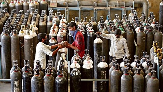 After remdesivir, other sought-after items sold in the black market for profit are oxygen cylinders, concentrators, and flowmeters.(MINT_PRINT) After remdesivir, other sought-after items sold in the black market for profit are oxygen cylinders, concentrators, and flowmeters.(MINT_PRINT)